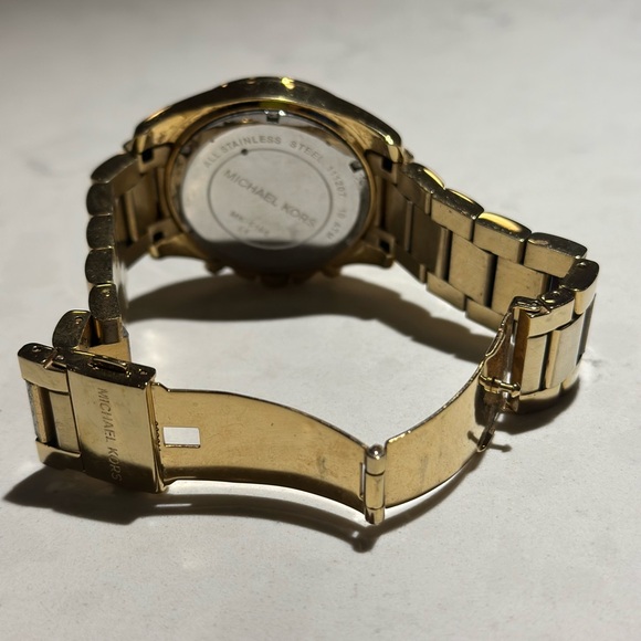 Michael Kors 5166 Gold Tone Watch - Picture 4 of 4